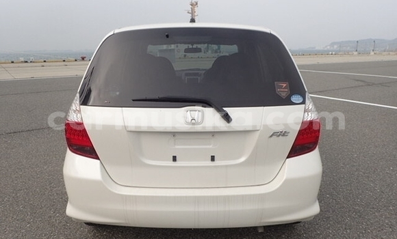 Acheter Occasion Voiture Honda Fit Blanc à Beitbridge, Matabeleland South Acheter Occasion Voiture Honda Fit Blanc à Beitbridge, Matabeleland South