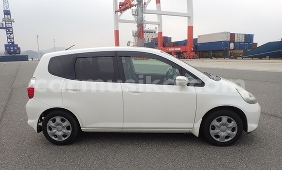 Acheter Occasion Voiture Honda Fit Blanc à Beitbridge, Matabeleland South Acheter Occasion Voiture Honda Fit Blanc à Beitbridge, Matabeleland South