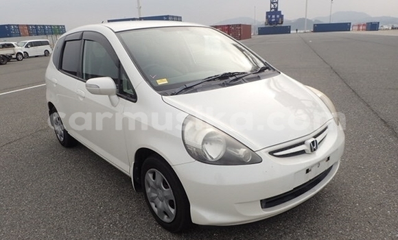 Acheter Occasion Voiture Honda Fit Blanc à Beitbridge, Matabeleland South Acheter Occasion Voiture Honda Fit Blanc à Beitbridge, Matabeleland South