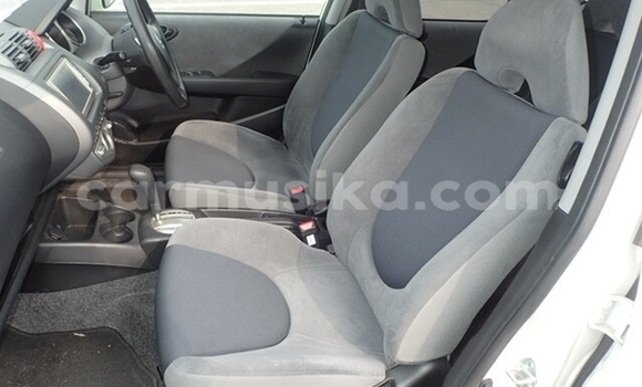 Acheter Occasion Voiture Honda Fit Blanc à Beitbridge, Matabeleland South Acheter Occasion Voiture Honda Fit Blanc à Beitbridge, Matabeleland South