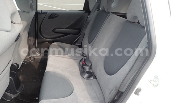 Acheter Occasion Voiture Honda Fit Blanc à Beitbridge, Matabeleland South Acheter Occasion Voiture Honda Fit Blanc à Beitbridge, Matabeleland South