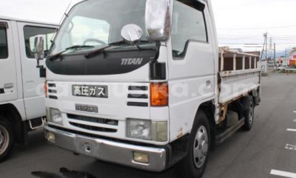 Nunua Ilio tumika Mazda 1000 Nyeupe Gari ndani ya Beitbridge nchini Matabeleland Kusini Nunua Ilio tumika Mazda 1000 Nyeupe Gari ndani ya Beitbridge nchini Matabeleland Kusini