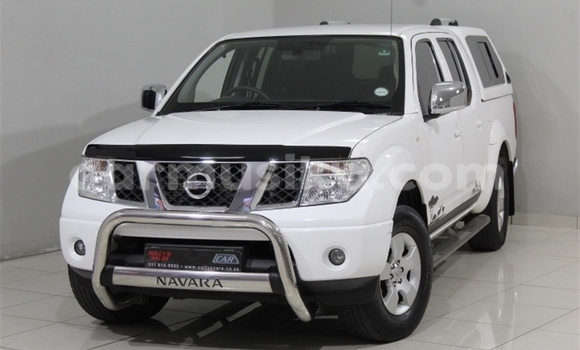 Buy Used Nissan Navara (Frontier) White Car in Beitbridge in Matabeleland South