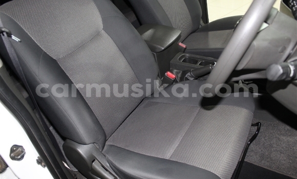 Buy Used Nissan Navara (Frontier) White Car in Beitbridge in Matabeleland South Buy Used Nissan Navara (Frontier) White Car in Beitbridge in Matabeleland South