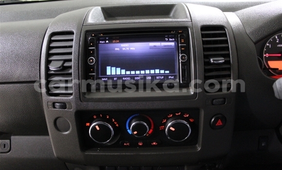 Buy Used Nissan Navara (Frontier) White Car in Beitbridge in Matabeleland South Buy Used Nissan Navara (Frontier) White Car in Beitbridge in Matabeleland South