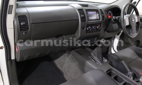 Buy Used Nissan Navara (Frontier) White Car in Beitbridge in Matabeleland South Buy Used Nissan Navara (Frontier) White Car in Beitbridge in Matabeleland South