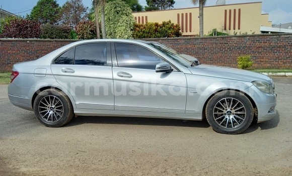 Tenga Tsaru Mercedes-Benz C-Classe Sirivha Mota in Harare in Harare Tenga Tsaru Mercedes-Benz C-Classe Sirivha Mota in Harare in Harare
