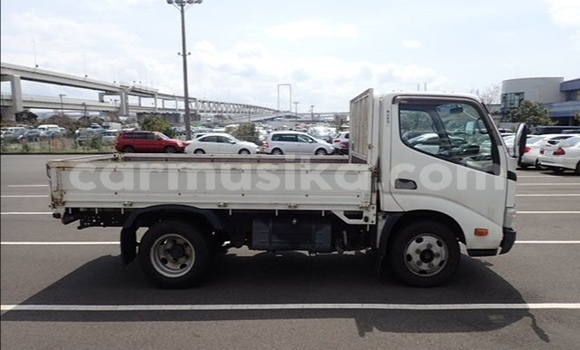 Buy Used Toyota Dyna White Car in Beitbridge in Matabeleland South
