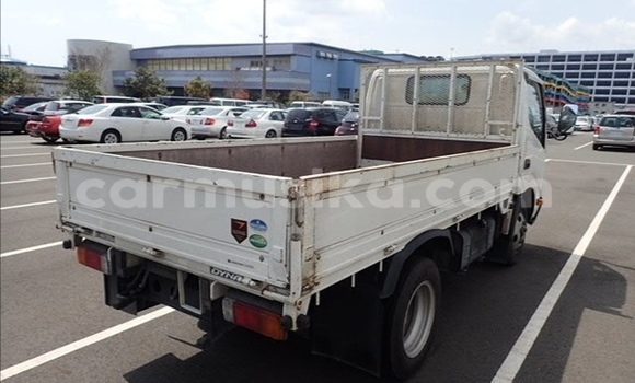 Nunua Ilio tumika Toyota Dyna Nyeupe Gari ndani ya Beitbridge nchini Matabeleland Kusini Nunua Ilio tumika Toyota Dyna Nyeupe Gari ndani ya Beitbridge nchini Matabeleland Kusini