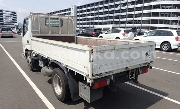 Nunua Ilio tumika Toyota Dyna Nyeupe Gari ndani ya Beitbridge nchini Matabeleland Kusini Nunua Ilio tumika Toyota Dyna Nyeupe Gari ndani ya Beitbridge nchini Matabeleland Kusini