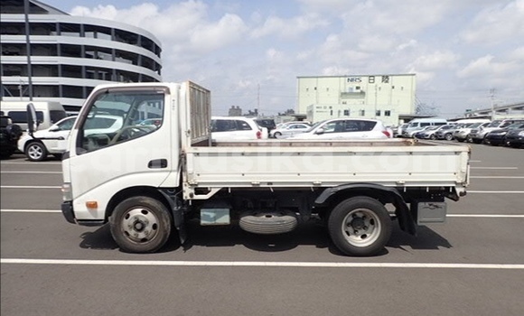 Nunua Ilio tumika Toyota Dyna Nyeupe Gari ndani ya Beitbridge nchini Matabeleland Kusini Nunua Ilio tumika Toyota Dyna Nyeupe Gari ndani ya Beitbridge nchini Matabeleland Kusini