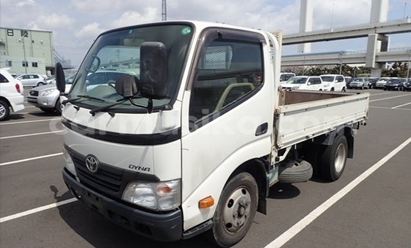 Nunua Ilio tumika Toyota Dyna Nyeupe Gari ndani ya Beitbridge nchini Matabeleland Kusini Nunua Ilio tumika Toyota Dyna Nyeupe Gari ndani ya Beitbridge nchini Matabeleland Kusini