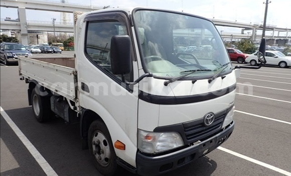 Nunua Ilio tumika Toyota Dyna Nyeupe Gari ndani ya Beitbridge nchini Matabeleland Kusini Nunua Ilio tumika Toyota Dyna Nyeupe Gari ndani ya Beitbridge nchini Matabeleland Kusini