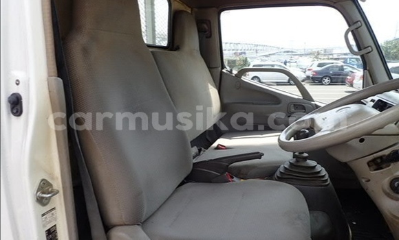 Nunua Ilio tumika Toyota Dyna Nyeupe Gari ndani ya Beitbridge nchini Matabeleland Kusini Nunua Ilio tumika Toyota Dyna Nyeupe Gari ndani ya Beitbridge nchini Matabeleland Kusini