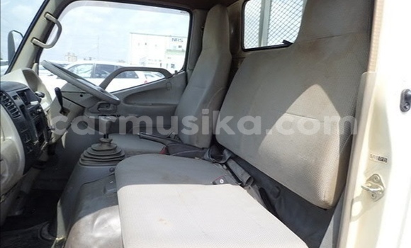 Nunua Ilio tumika Toyota Dyna Nyeupe Gari ndani ya Beitbridge nchini Matabeleland Kusini Nunua Ilio tumika Toyota Dyna Nyeupe Gari ndani ya Beitbridge nchini Matabeleland Kusini