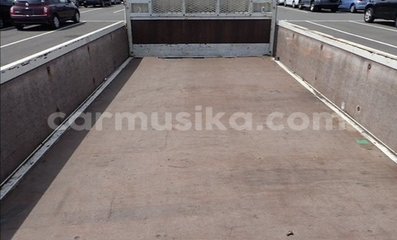 Nunua Ilio tumika Toyota Dyna Nyeupe Gari ndani ya Beitbridge nchini Matabeleland Kusini Nunua Ilio tumika Toyota Dyna Nyeupe Gari ndani ya Beitbridge nchini Matabeleland Kusini