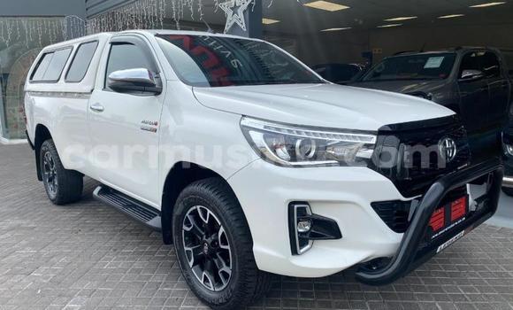 Buy Used Toyota Hilux White Car in Beitbridge in Matabeleland South