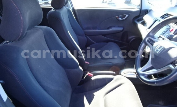 Nunua Ilio tumika Honda Fit Bluu Gari ndani ya Beitbridge nchini Matabeleland Kusini Nunua Ilio tumika Honda Fit Bluu Gari ndani ya Beitbridge nchini Matabeleland Kusini