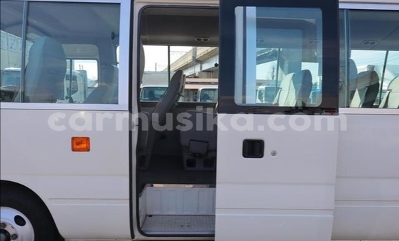 Acheter Occasion Voiture Toyota Coaster Blanc à Beitbridge, Matabeleland South Acheter Occasion Voiture Toyota Coaster Blanc à Beitbridge, Matabeleland South