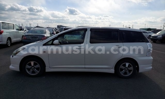 Buy Used Toyota Wish White Car in Beitbridge in Matabeleland South Buy Used Toyota Wish White Car in Beitbridge in Matabeleland South