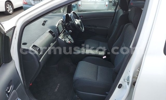 Buy Used Toyota Wish White Car in Beitbridge in Matabeleland South Buy Used Toyota Wish White Car in Beitbridge in Matabeleland South