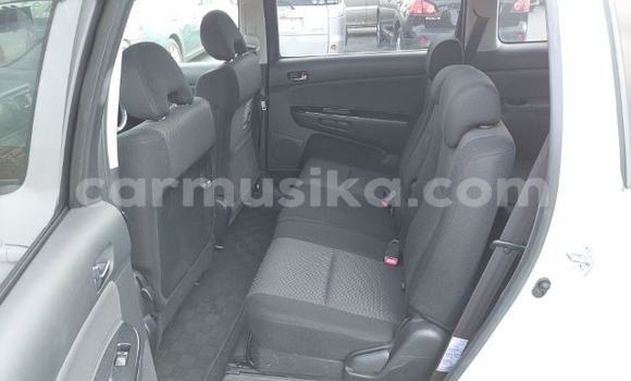 Buy Used Toyota Wish White Car in Beitbridge in Matabeleland South Buy Used Toyota Wish White Car in Beitbridge in Matabeleland South