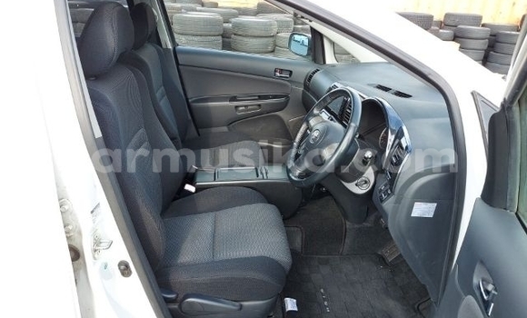 Buy Used Toyota Wish White Car in Beitbridge in Matabeleland South Buy Used Toyota Wish White Car in Beitbridge in Matabeleland South