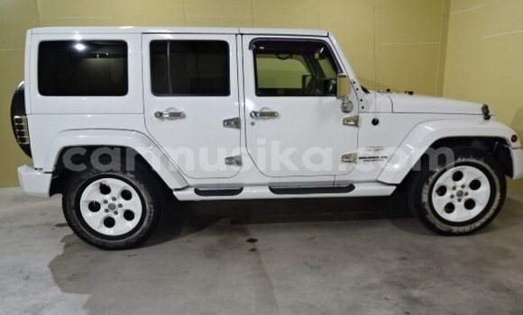 Nunua Ilio tumika Jeep Wrangler Nyeupe Gari ndani ya Beitbridge nchini Matabeleland Kusini Nunua Ilio tumika Jeep Wrangler Nyeupe Gari ndani ya Beitbridge nchini Matabeleland Kusini