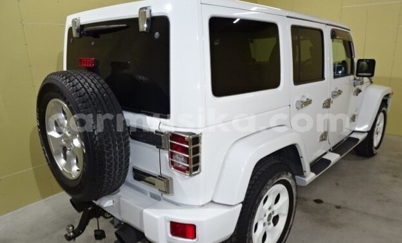 Nunua Ilio tumika Jeep Wrangler Nyeupe Gari ndani ya Beitbridge nchini Matabeleland Kusini Nunua Ilio tumika Jeep Wrangler Nyeupe Gari ndani ya Beitbridge nchini Matabeleland Kusini