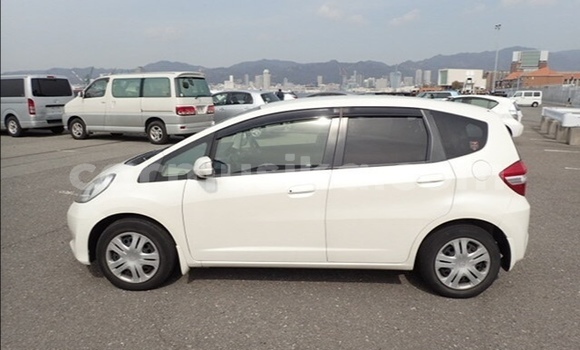 Buy Used Honda Fit White Car in Beitbridge in Matabeleland South