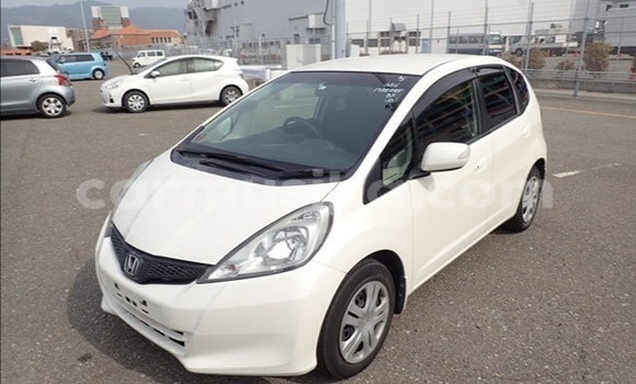 Nunua Ilio tumika Honda Fit Nyeupe Gari ndani ya Beitbridge nchini Matabeleland Kusini Nunua Ilio tumika Honda Fit Nyeupe Gari ndani ya Beitbridge nchini Matabeleland Kusini