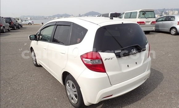 Nunua Ilio tumika Honda Fit Nyeupe Gari ndani ya Beitbridge nchini Matabeleland Kusini Nunua Ilio tumika Honda Fit Nyeupe Gari ndani ya Beitbridge nchini Matabeleland Kusini