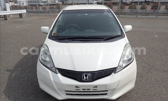 Nunua Ilio tumika Honda Fit Nyeupe Gari ndani ya Beitbridge nchini Matabeleland Kusini Nunua Ilio tumika Honda Fit Nyeupe Gari ndani ya Beitbridge nchini Matabeleland Kusini