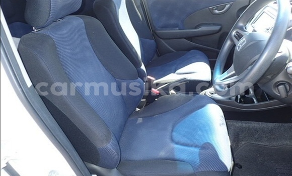 Nunua Ilio tumika Honda Fit Nyeupe Gari ndani ya Beitbridge nchini Matabeleland Kusini Nunua Ilio tumika Honda Fit Nyeupe Gari ndani ya Beitbridge nchini Matabeleland Kusini