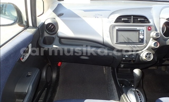 Nunua Ilio tumika Honda Fit Nyeupe Gari ndani ya Beitbridge nchini Matabeleland Kusini Nunua Ilio tumika Honda Fit Nyeupe Gari ndani ya Beitbridge nchini Matabeleland Kusini