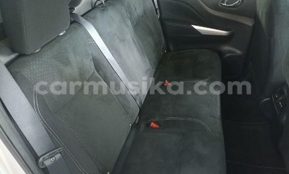 Acheter Occasion Voiture Nissan Navara Gris à Beitbridge, Matabeleland South Acheter Occasion Voiture Nissan Navara Gris à Beitbridge, Matabeleland South