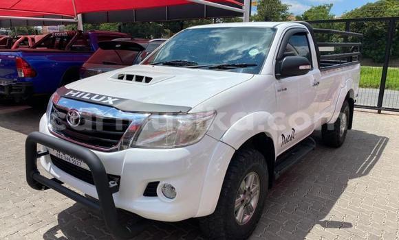 Buy Used Toyota Hilux White Car in Beitbridge in Matabeleland South