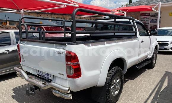 Acheter Occasion Voiture Toyota Hilux Blanc à Beitbridge, Matabeleland South Acheter Occasion Voiture Toyota Hilux Blanc à Beitbridge, Matabeleland South