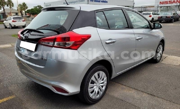 Acheter Occasion Voiture Toyota Yaris Gris à Beitbridge, Matabeleland South Acheter Occasion Voiture Toyota Yaris Gris à Beitbridge, Matabeleland South