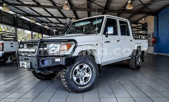 Acheter Occasion Voiture Toyota Hilux Blanc à Beitbridge, Matabeleland South Acheter Occasion Voiture Toyota Hilux Blanc à Beitbridge, Matabeleland South