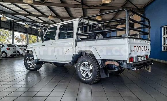 Acheter Occasion Voiture Toyota Hilux Blanc à Beitbridge, Matabeleland South Acheter Occasion Voiture Toyota Hilux Blanc à Beitbridge, Matabeleland South