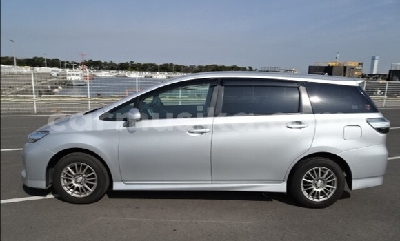 Nunua Ilio tumika Toyota Wish Fedha Gari ndani ya Belvedere nchini Harare Nunua Ilio tumika Toyota Wish Fedha Gari ndani ya Belvedere nchini Harare