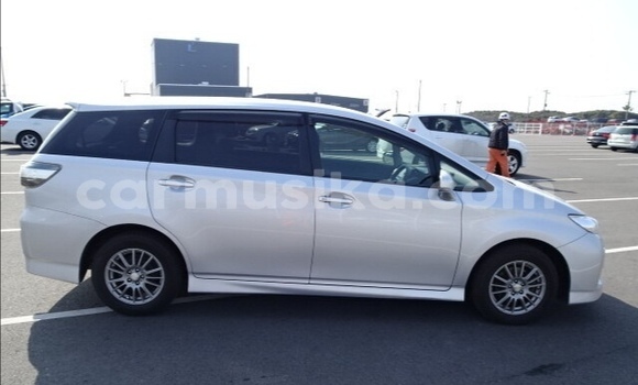 Nunua Ilio tumika Toyota Wish Fedha Gari ndani ya Belvedere nchini Harare Nunua Ilio tumika Toyota Wish Fedha Gari ndani ya Belvedere nchini Harare