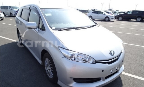 Nunua Ilio tumika Toyota Wish Fedha Gari ndani ya Belvedere nchini Harare Nunua Ilio tumika Toyota Wish Fedha Gari ndani ya Belvedere nchini Harare