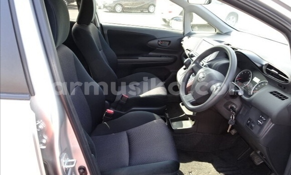 Nunua Ilio tumika Toyota Wish Fedha Gari ndani ya Belvedere nchini Harare Nunua Ilio tumika Toyota Wish Fedha Gari ndani ya Belvedere nchini Harare