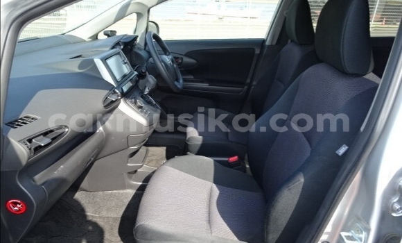 Nunua Ilio tumika Toyota Wish Fedha Gari ndani ya Belvedere nchini Harare Nunua Ilio tumika Toyota Wish Fedha Gari ndani ya Belvedere nchini Harare