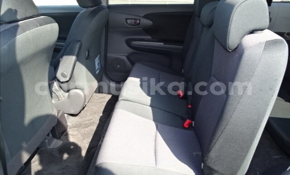 Nunua Ilio tumika Toyota Wish Fedha Gari ndani ya Belvedere nchini Harare Nunua Ilio tumika Toyota Wish Fedha Gari ndani ya Belvedere nchini Harare