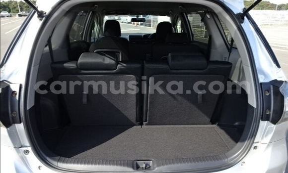 Nunua Ilio tumika Toyota Wish Fedha Gari ndani ya Belvedere nchini Harare Nunua Ilio tumika Toyota Wish Fedha Gari ndani ya Belvedere nchini Harare