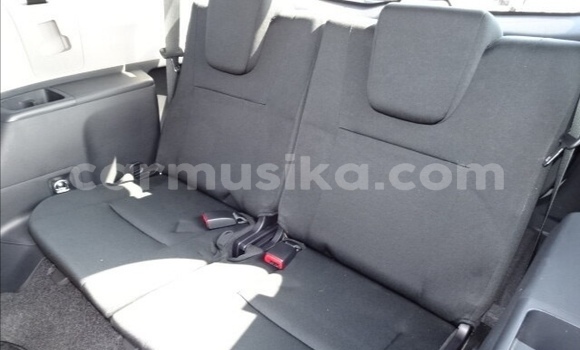 Nunua Ilio tumika Toyota Wish Fedha Gari ndani ya Belvedere nchini Harare Nunua Ilio tumika Toyota Wish Fedha Gari ndani ya Belvedere nchini Harare