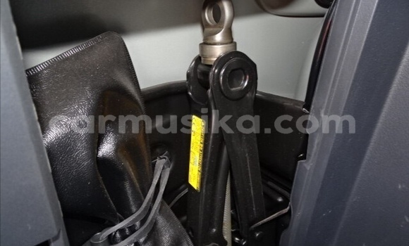 Nunua Ilio tumika Toyota Wish Fedha Gari ndani ya Belvedere nchini Harare Nunua Ilio tumika Toyota Wish Fedha Gari ndani ya Belvedere nchini Harare